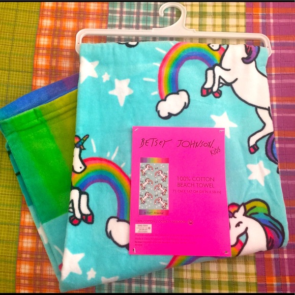 Betsey Johnson Unicorn Rainbow 🌈 Beach Towel BNWT - Picture 1 of 5